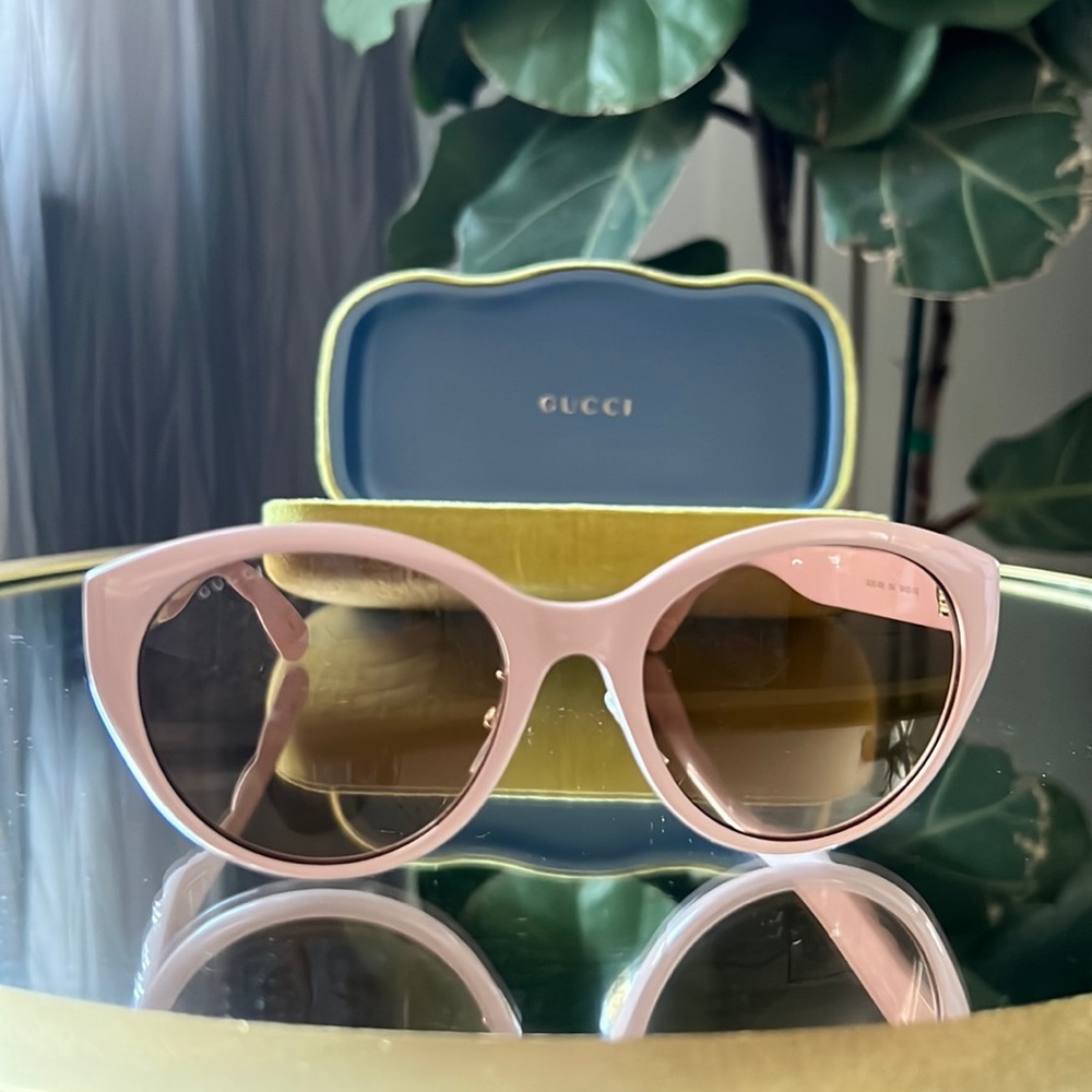 Gucci light pink/gold Cat Eye Sumglasses